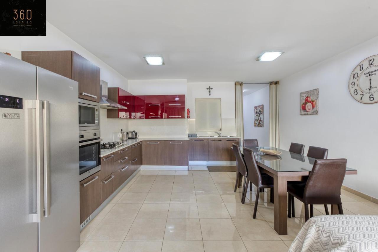 Charming Home Meters From The Seafront With Terrace By 360 Estates St. Paul's Bay Esterno foto