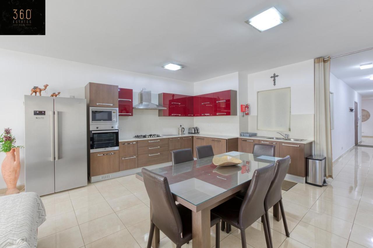 Charming Home Meters From The Seafront With Terrace By 360 Estates St. Paul's Bay Esterno foto