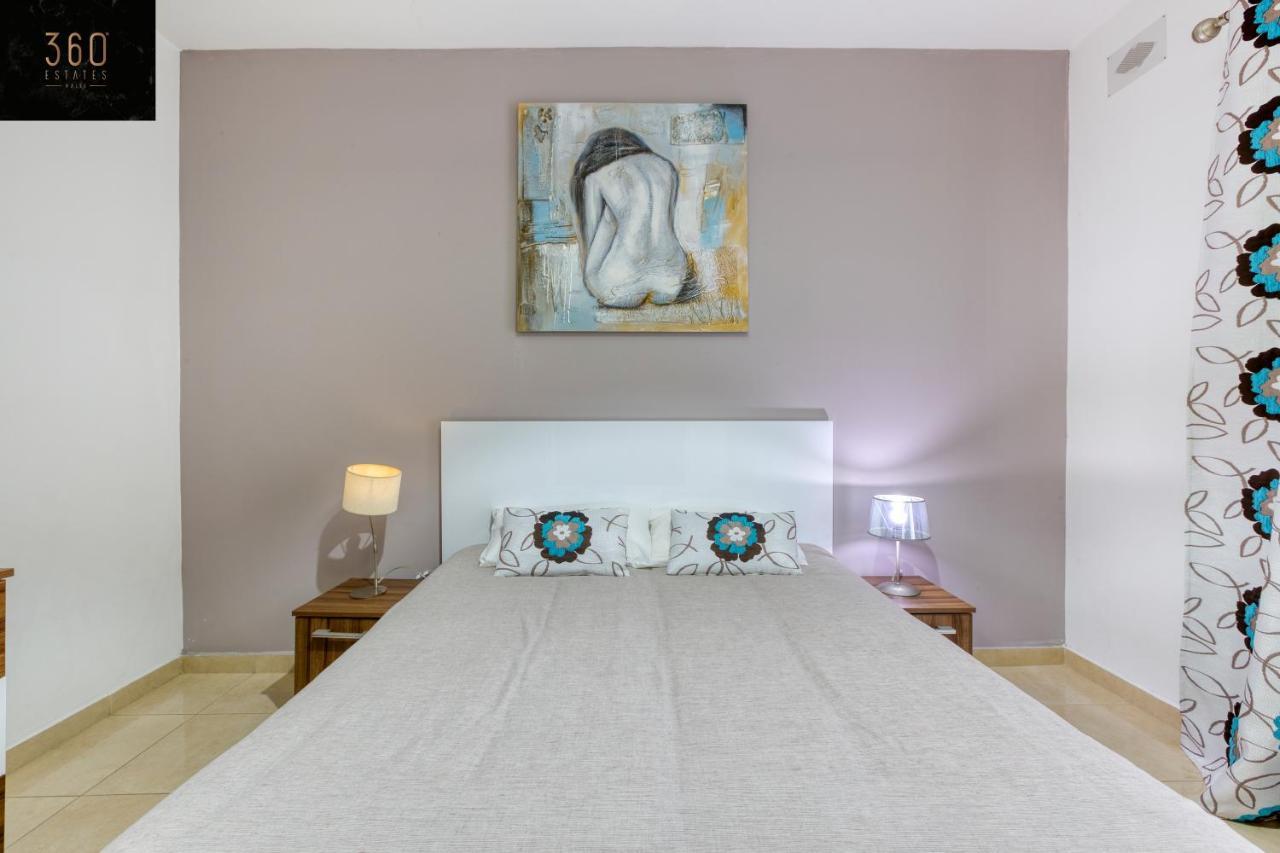 Charming Home Meters From The Seafront With Terrace By 360 Estates St. Paul's Bay Esterno foto